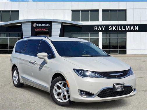 2017 Chrysler Pacifica Touring-L Plus