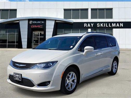 2017 Chrysler Pacifica Touring-L Plus