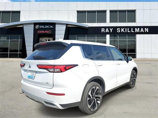 2024 Mitsubishi Outlander SE