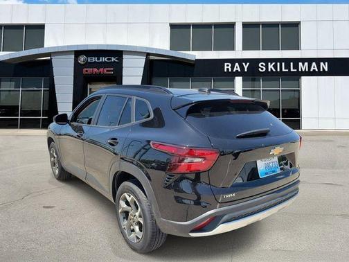 Black Metallic 2025 Chevrolet Trax LT