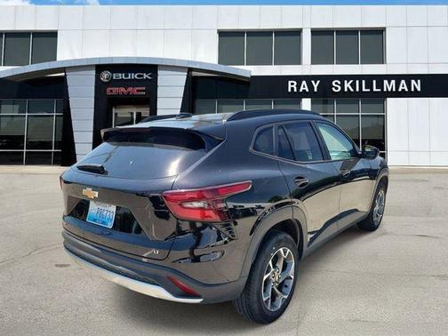 Black Metallic 2025 Chevrolet Trax LT