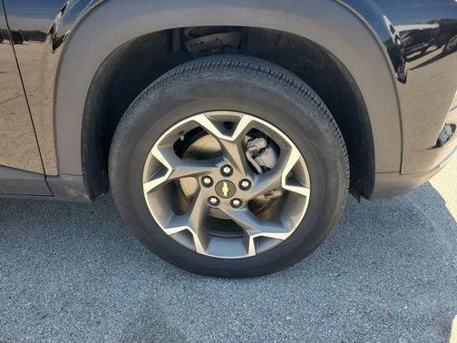 Black Metallic 2025 Chevrolet Trax LT