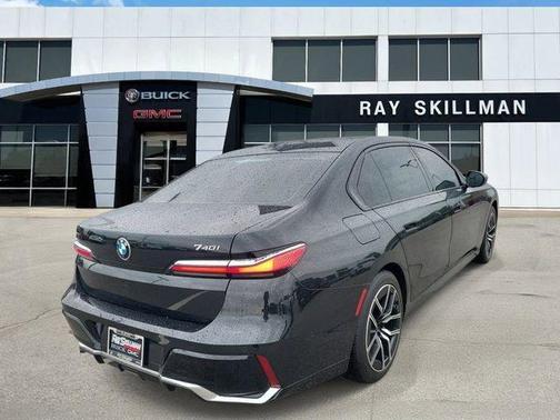 Black Sapphire Metallic 2024 BMW 740 i xDrive