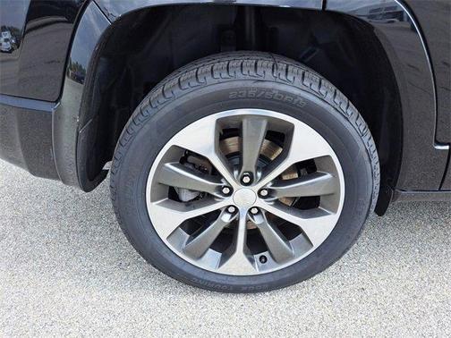 2019 Jeep Cherokee Overland