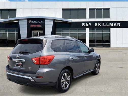 2017 Nissan Pathfinder SL