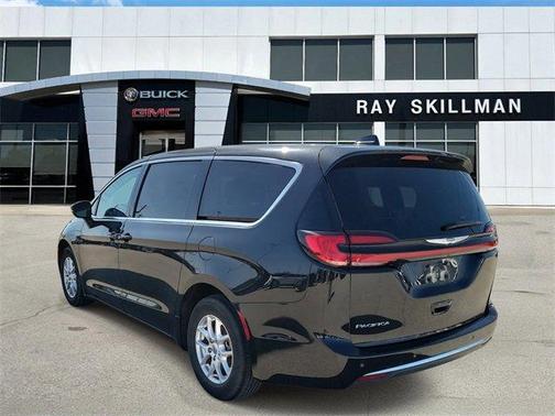 2023 Chrysler Pacifica Touring-L