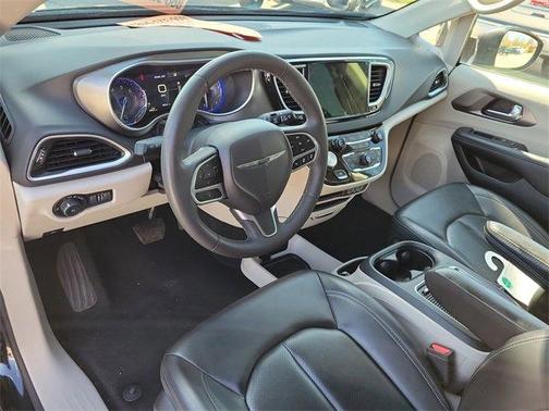2023 Chrysler Pacifica Touring-L