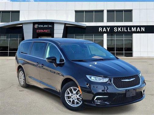 2023 Chrysler Pacifica Touring-L