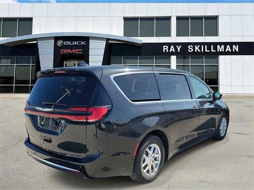 2023 Chrysler Pacifica Touring-L