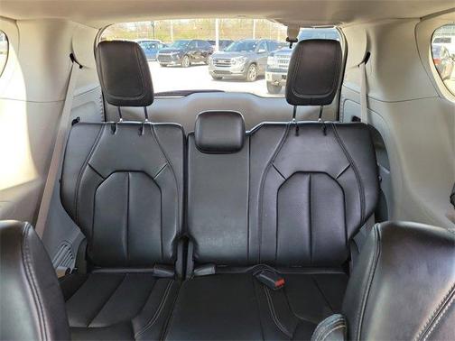 2023 Chrysler Pacifica Touring-L