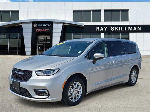 2023 Chrysler Pacifica Touring-L