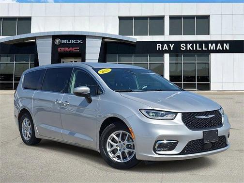 2023 Chrysler Pacifica Touring-L