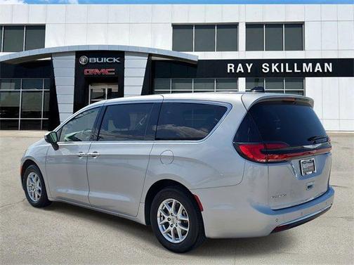 2023 Chrysler Pacifica Touring-L