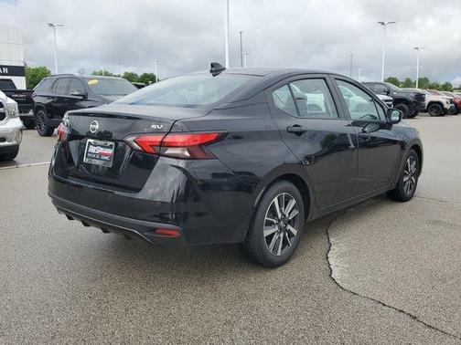Super Black 2021 Nissan Versa 1.6 SV