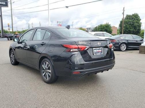 Super Black 2021 Nissan Versa 1.6 SV