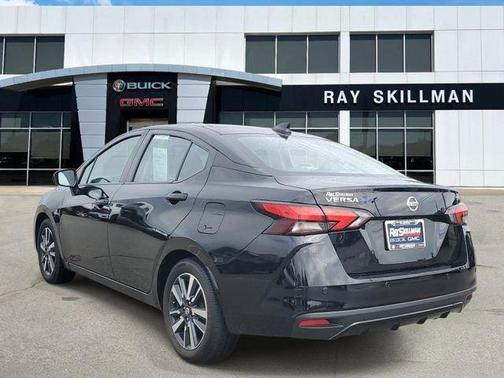 Super Black 2021 Nissan Versa 1.6 SV