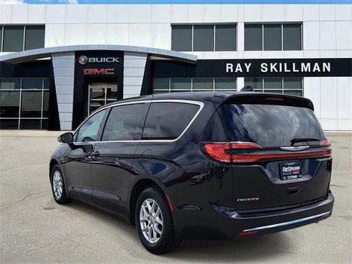 2023 Chrysler Pacifica Touring-L