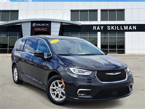 2023 Chrysler Pacifica Touring-L