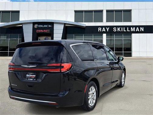 2023 Chrysler Pacifica Touring-L