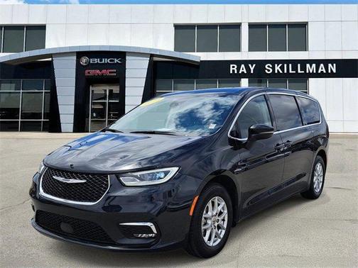2023 Chrysler Pacifica Touring-L