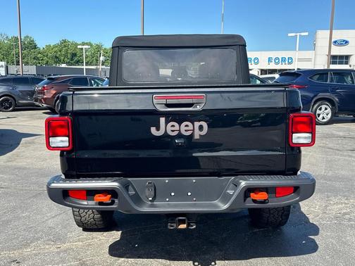 Black Clearcoat 2022 Jeep Gladiator Mojave 4x4