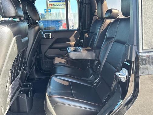 Black Clearcoat 2022 Jeep Gladiator Mojave 4x4