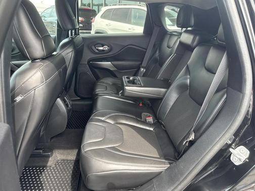Diamond Black Crystal Pearlcoat 2020 Jeep Cherokee Latitude Plus