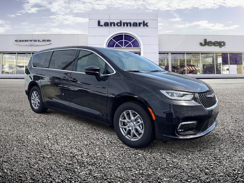 Diamond Black Crystal Pearlcoat 2026 Chrysler Pacifica L