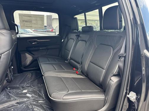 Diamond Black Crystal Pearlcoat 2026 RAM 1500 Limited