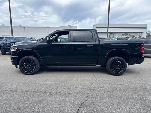 Diamond Black Crystal Pearlcoat 2026 RAM 1500 Limited