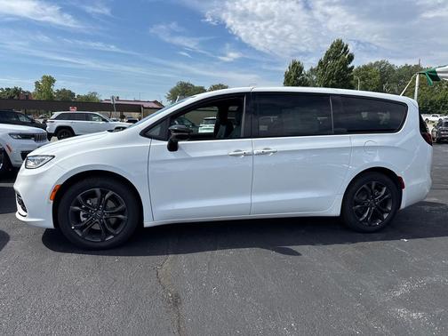 2026 Chrysler Pacifica L