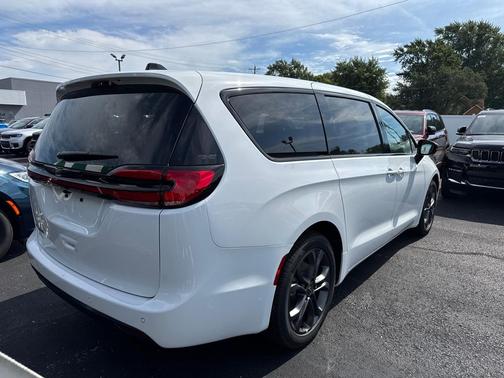 2026 Chrysler Pacifica L