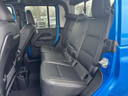 2026 Jeep Gladiator Sahara 4x4