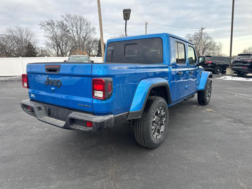 2026 Jeep Gladiator Sahara 4x4