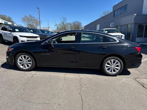 Mosaic Black Metallic 2024 Chevrolet Malibu FWD 1LT
