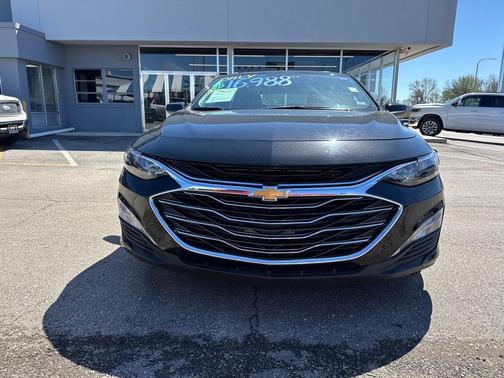 Mosaic Black Metallic 2024 Chevrolet Malibu FWD 1LT