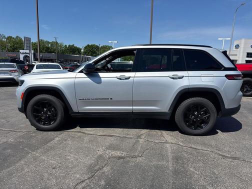 Silver Zynith 2024 Jeep Grand Cherokee Altitude