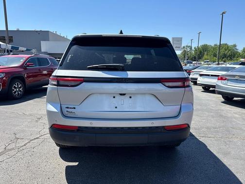 Silver Zynith 2024 Jeep Grand Cherokee Altitude