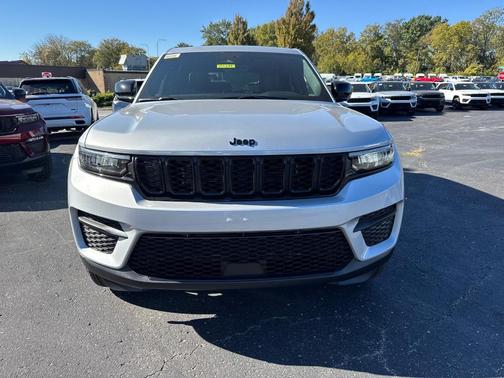 2025 Jeep Grand Cherokee Laredo