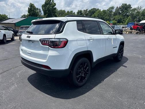 Bright White Clearcoat 2026 Jeep Compass Latitude