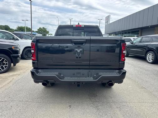 Diamond Black Crystal Pearlcoat 2026 RAM 1500 Big Horn/Lone Star