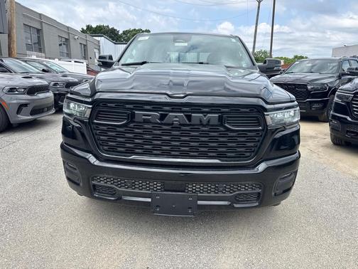 Diamond Black Crystal Pearlcoat 2026 RAM 1500 Big Horn/Lone Star