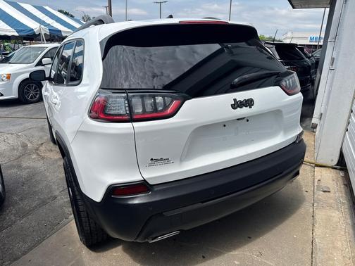 Bright White Clearcoat 2021 Jeep Cherokee 80th Anniversary FWD