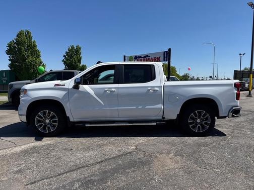 Summit White 2024 Chevrolet Silverado 1500 LT
