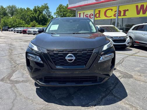Super Black 2023 Nissan Rogue SV