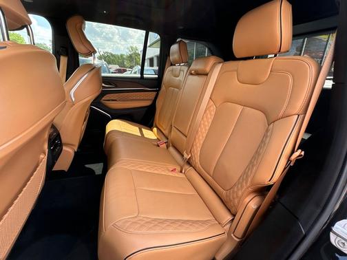 2023 Jeep Grand Cherokee Summit