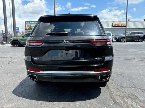 2023 Jeep Grand Cherokee Summit