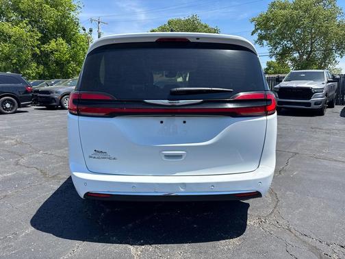 Bright White Clearcoat 2023 Chrysler Pacifica Touring L
