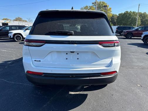 2025 Jeep Grand Cherokee Laredo