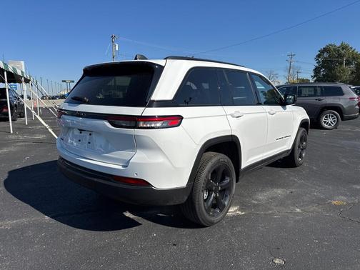 2025 Jeep Grand Cherokee Laredo